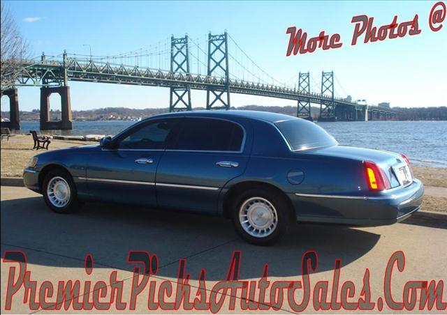 2002 Lincoln Town Car for sale