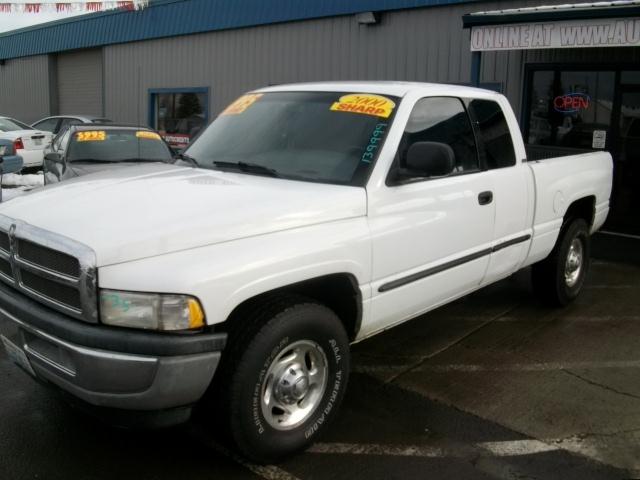 2000 DODGE RAM 2500 BASE, white, we ...