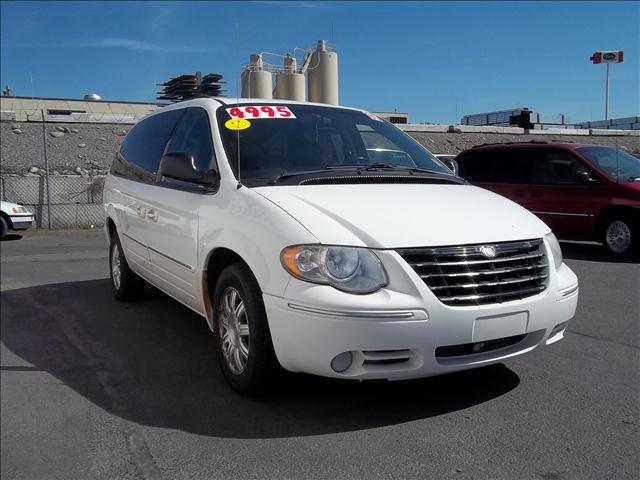 2005 CHRYSLER TOWN AND COUNTRY ...