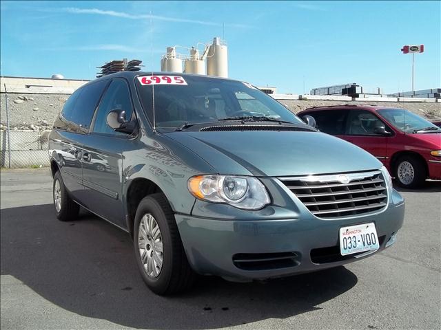 2006 CHRYSLER TOWN AND COUNTRY LX, ...