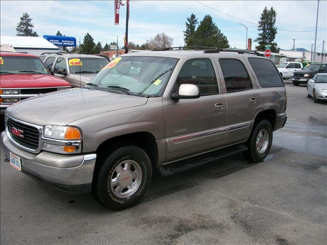 2000 GMC YUKON SLE, silver, lots of ...
