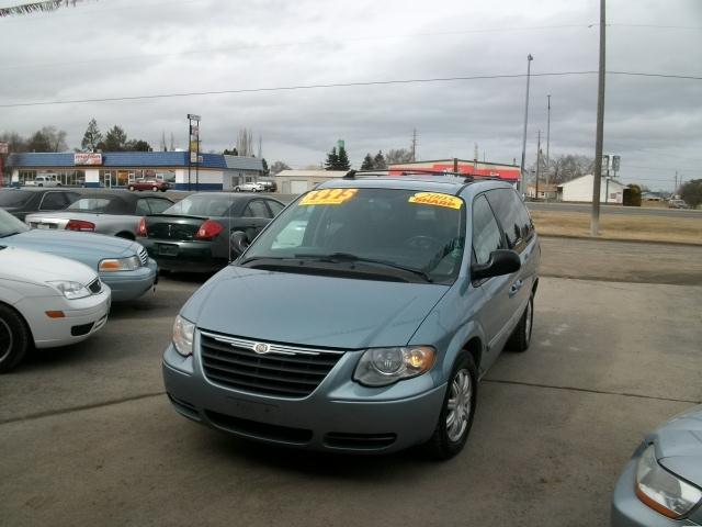 2005 CHRYSLER TOWN AND COUNTRY ...