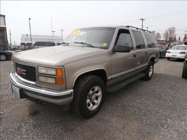 1999 GMC SUBURBAN SL, gold, with ...