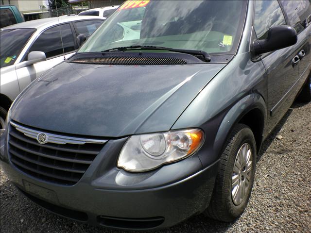 2005 CHRYSLER TOWN AND COUNTRY LX, ...