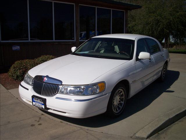 2002 Lincoln Town Car for sale