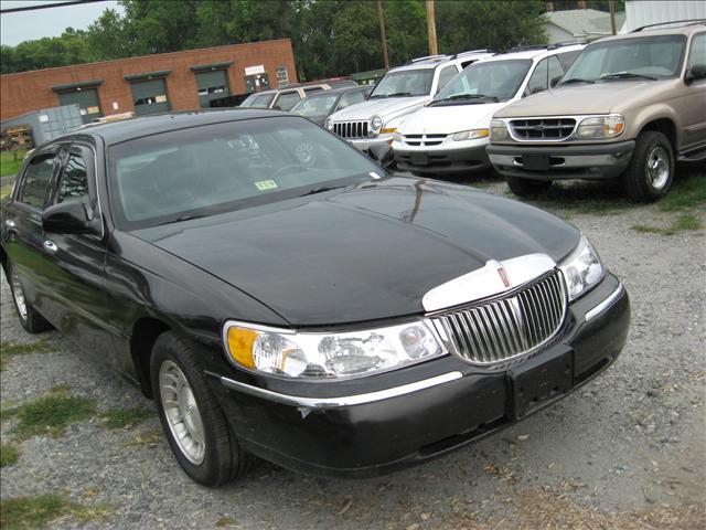 2002 Lincoln Town Car