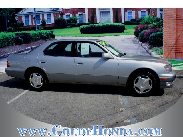 1999 Lexus LS 400