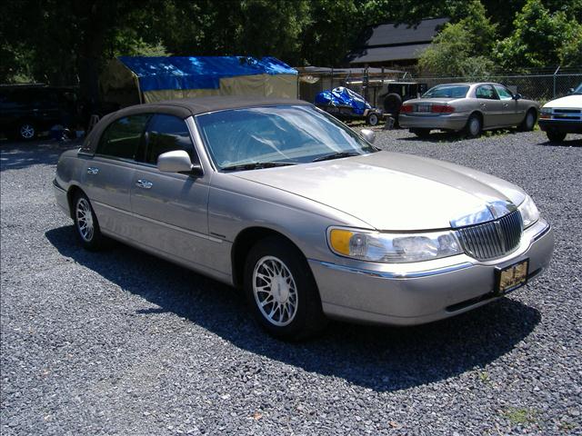 2000 Lincoln Town Car for sale