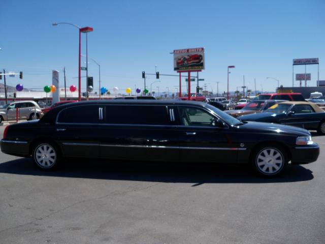 2003 Lincoln Town Car for sale