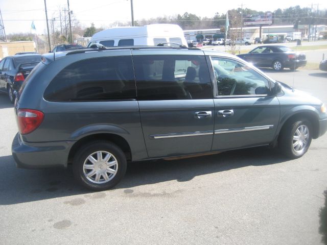 2006 Chrysler Town and Country for sale