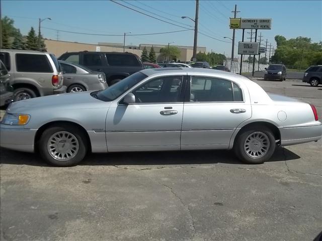 2001 Lincoln Town Car for sale