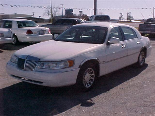 2001 Lincoln Town Car for sale