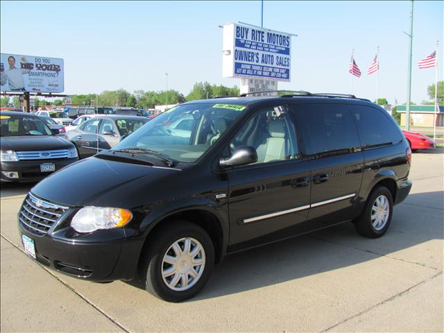 2006 Chrysler Town and Country for sale