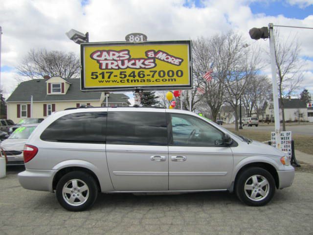 2006 DODGE GRAND CARAVAN SXT silver nice and clean   2006 dodge grand caravan with low miles at 8