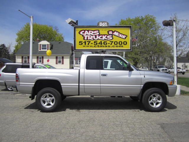 2001 DODGE RAM 1500 QUAD CAB SHORT BED 4WD silver 2001 dodge ram 1500 4x4 with lift  this pickup 