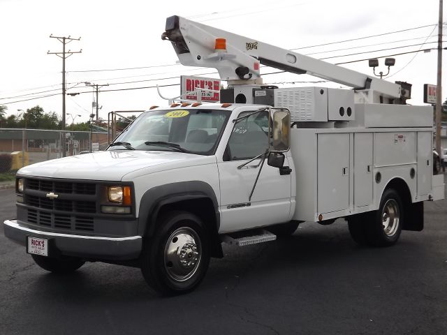 2001 Chevrolet 3500 Bucket Truck