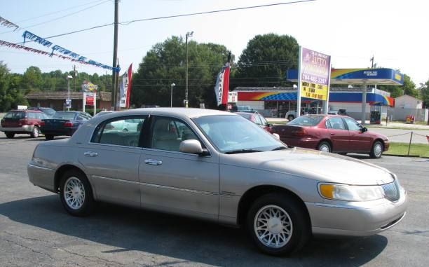 1999 Lincoln Town Car for sale