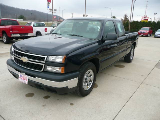 Picture of a 2006 Chevrolet Silverado 1500 LS Uhrichsville, OH