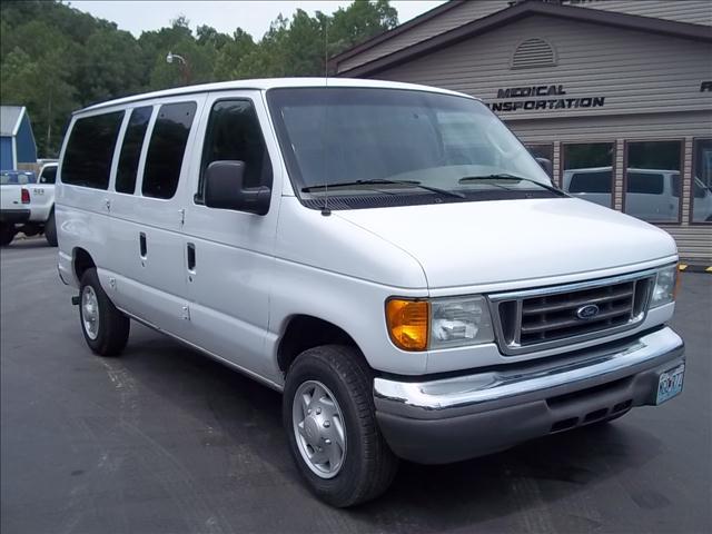2004 Ford Econoline Wagon