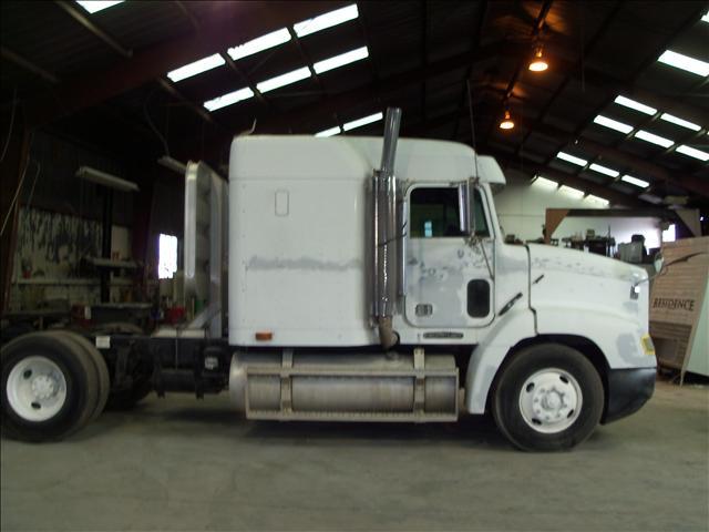 1994 FREIGHTLINER TRACTOR for sale