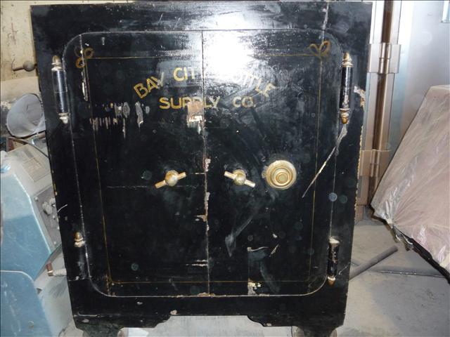 2010 ANTIQUE SAFE BAY CITY BOTTLE CO. for sale
