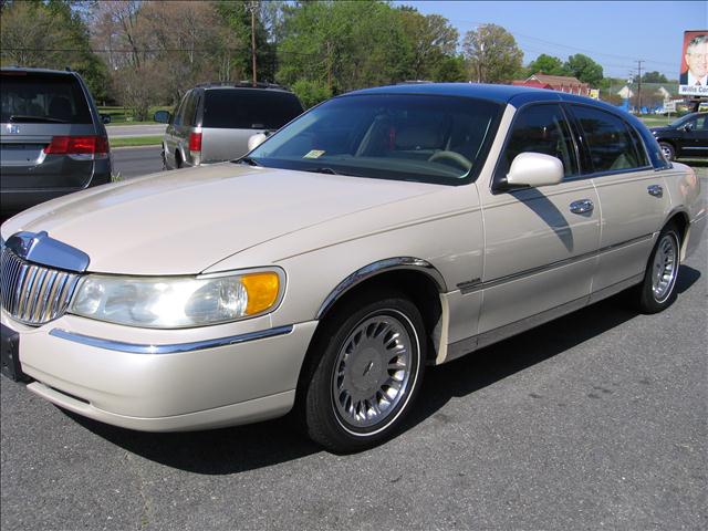 1999 Lincoln Town Car for sale
