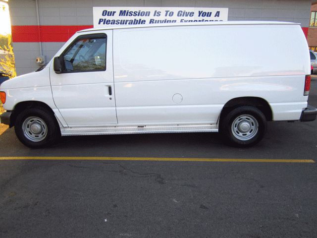 2005 Ford E150 - Oswego, IL
