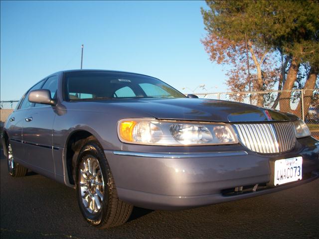 1999 Lincoln Town Car for sale