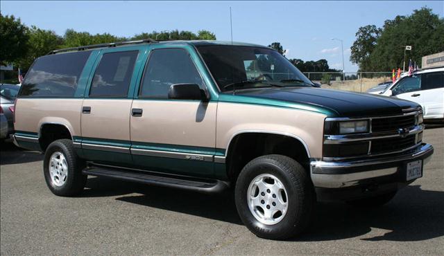 1995 CHEVROLET SUBURBAN LS, ...