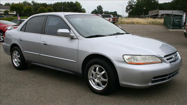 2002 HONDA ACCORD SE, silver, clean title honda accord special edition.  just ...
