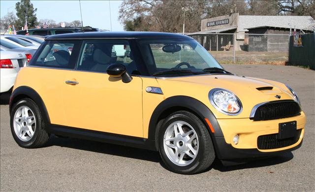 2007 MINI COOPER S, yellow/black, sweet and sporty!  clean title with smog and full ...