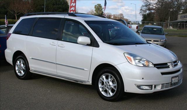 2004 TOYOTA SIENNA XLE LIMITED, white, beautiful inside and out.  showroom ...