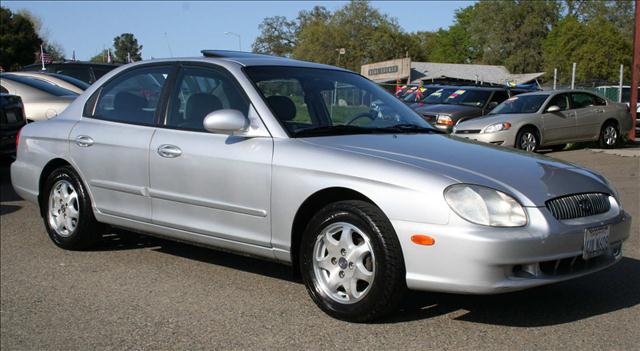 2001 HYUNDAI SONATA GLS, silver, ...