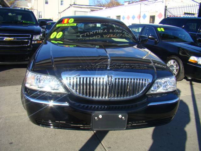 2010 Lincoln Town Car for sale