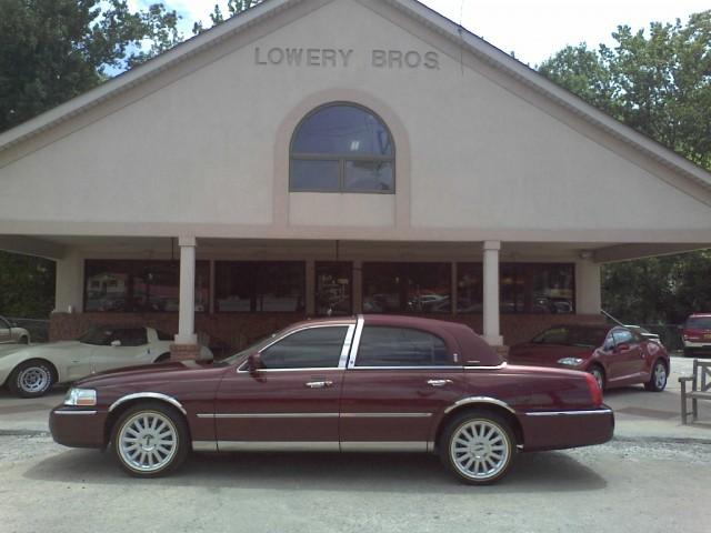 2003 Lincoln Town Car for sale