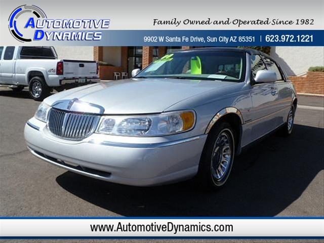 2000 Lincoln Town Car for sale