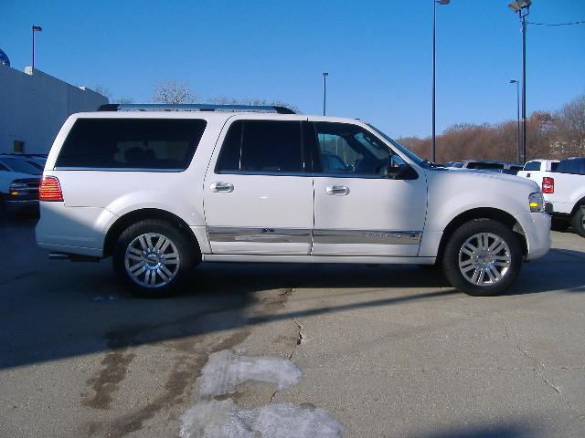 2011 Lincoln Navigator L