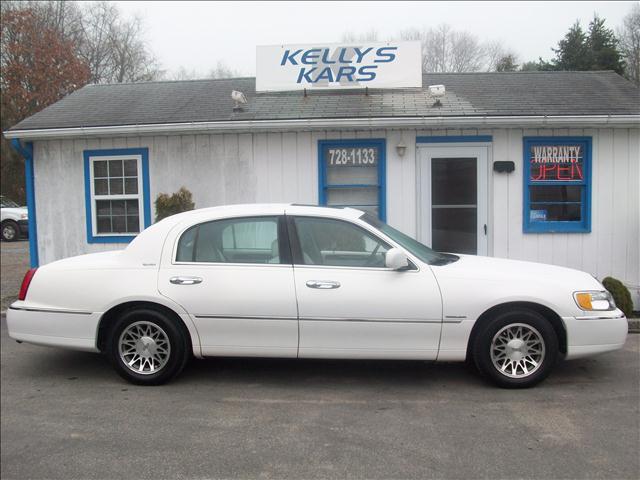 2002 Lincoln Town Car for sale