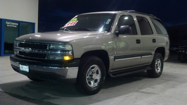 2001 CHEVROLET TAHOE LS silver riding smooth and steady while on the road  the chevrolet tahoe sti