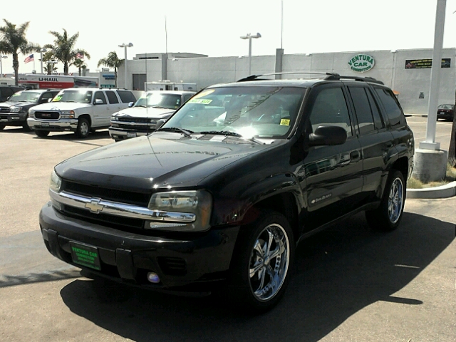 2004 CHEVROLET TRAILBLAZER LS black 128817 miles VIN 1GNDS13SO42119022 CALL FOR INTERNET SPECI