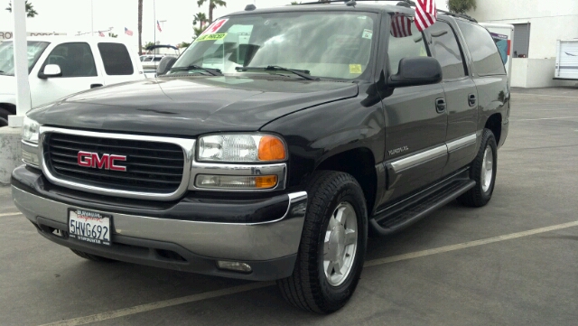 2004 GMC YUKON XL SLE black 2 wheel drive2nd row bucket seats3rd row seat4 dooradjustable foot