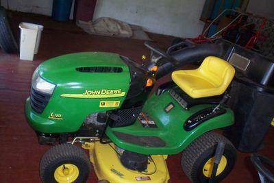 2004 JOHN DEERE L110 for sale
