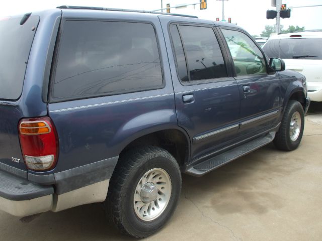 2000 Ford Explorer