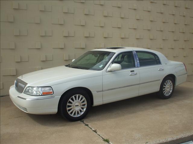 2004 Lincoln Town Car for sale