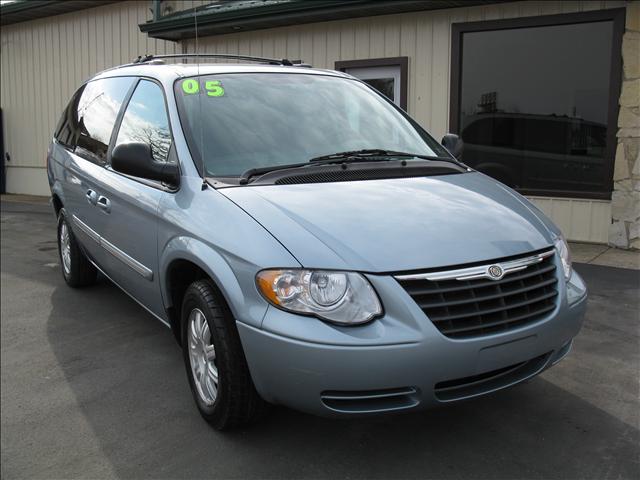 2005 Chrysler Town and Country for sale