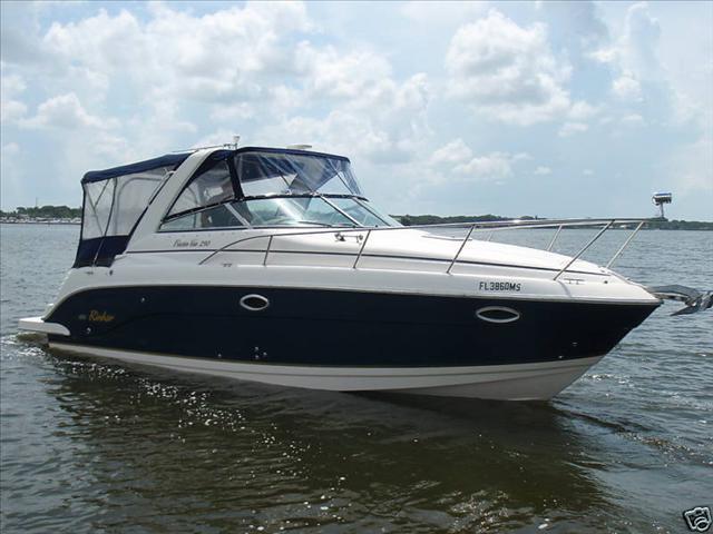 2004 RINKER 290 FIESTA VEE