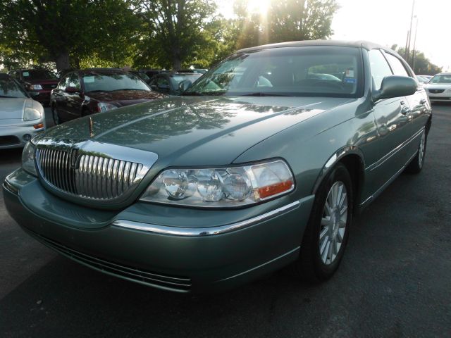 2004 Lincoln Town Car for sale