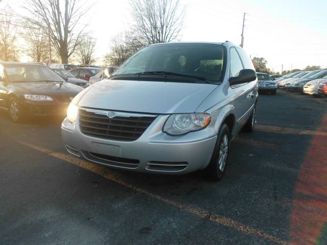 2005 Chrysler Town and Country for sale