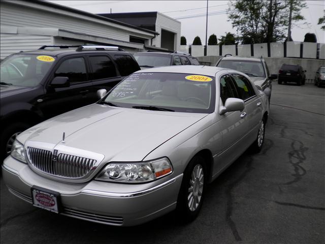 2004 Lincoln Town Car for sale