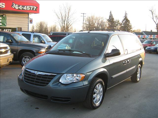 2006 Chrysler Town and Country for sale